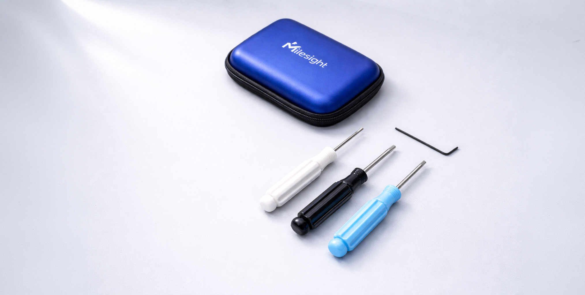 Milesight純正のカメラ設置・メンテナンス用ドライバーセット。握りやすい青と黒の滑り止め加工グリップを備えたT10・T20トルクスドライバーとH2.0六角ドライバー、および角度調整用のL字型六角レンチの計4点がセットになっている。Milesight特有のセキュリティネジ（梅型/Plum）に適合する精密な先端形状を持ち、防犯カメラの筐体開閉やブラケット固定に最適なプロ向け工具一式。